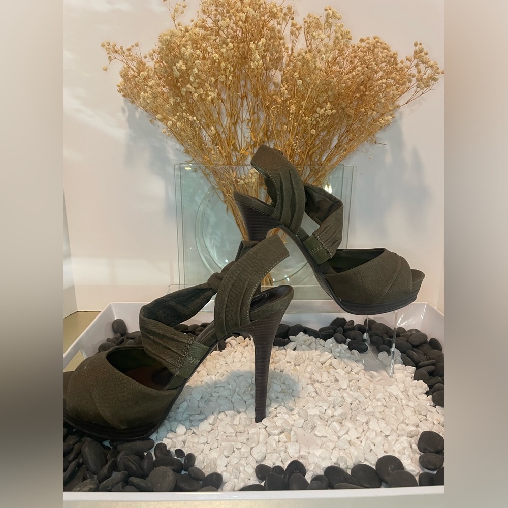 Jessica Simpson Olive Knot Heels
